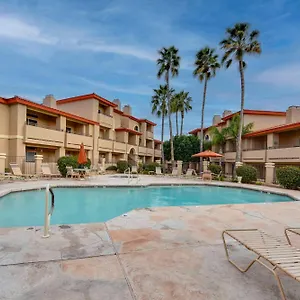 With Balcony And - 14 Mi To Downtown Apartment Phoenix